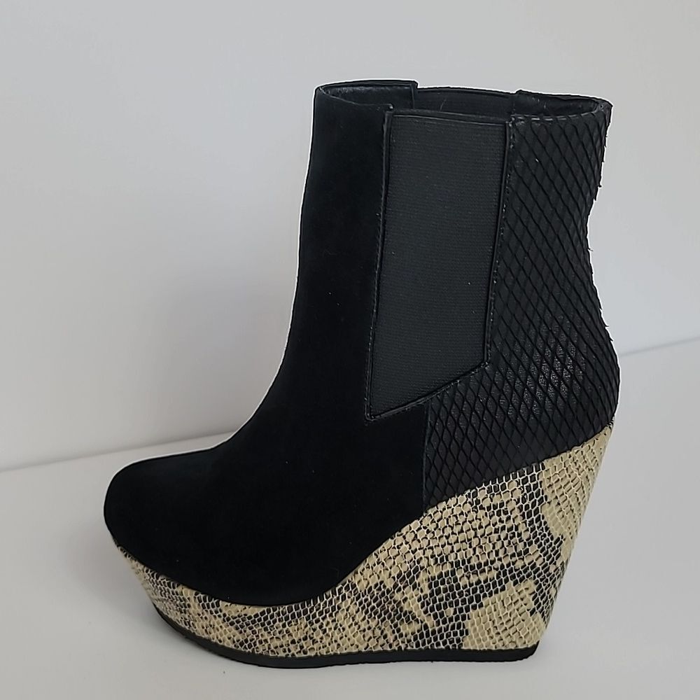 Booties Blonde Ambition OLINA Black - Womans size 6.5